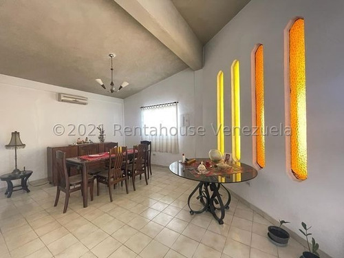 Imagen 5 de 14 de Casa, Con Amplias Y Cómodas Áreas Comunes, Así Como Sus Habitaciones, Adornada Con Una Cocina Clásica. Inmejorable Ubicación. #22-13498
