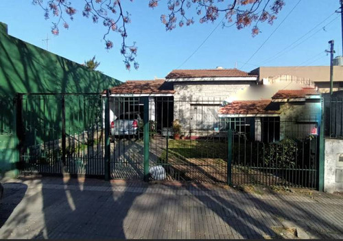 Venta De Casa Para 3 Familias Con Entrada De Autos Y Fondo Remedios De Escalada