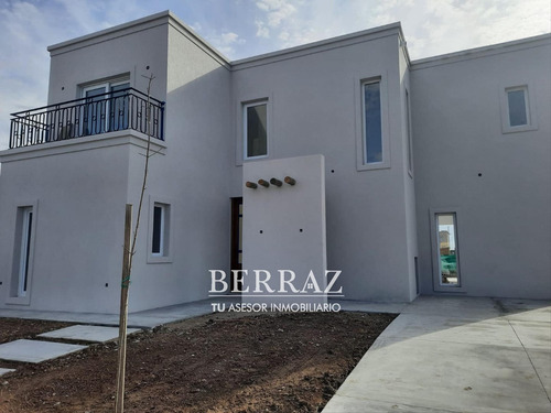 Casa Venta 5 Ambientes En Santa Lucía Pilar Del Este Lote De 467 M2