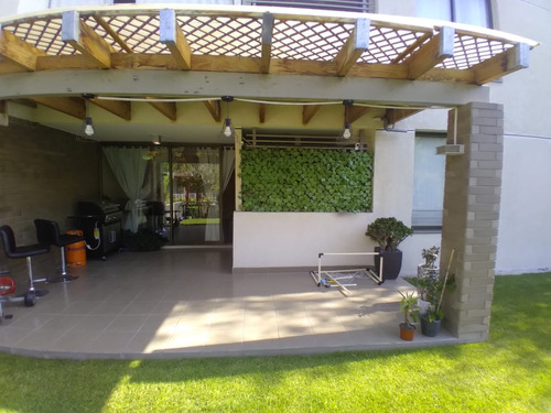 Venta Depto. Con Patio Privado.