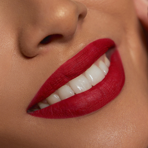 Labial Matte Slaying Larga Duración Arantza