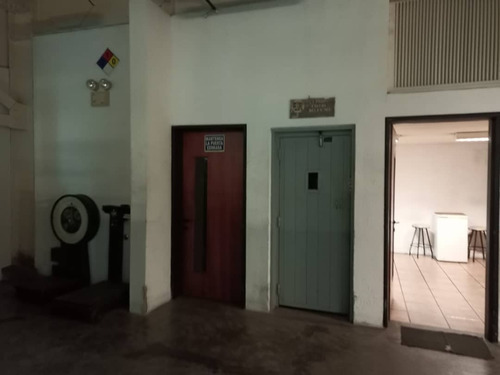 Oportunidad Edificio Comercial Prados Del Este