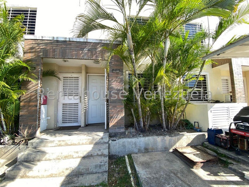 Bello Townhouse Para Seguir Remodelando A Tu Gusto