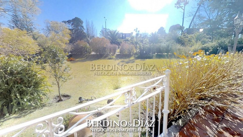 Hermosa Y Muy Amplia Casa En El Clásico Barrio De San Rafael- Ref: 327