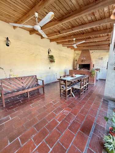 Casa En Venta 3 Dormitorios Con Dependencia Y Pileta. Yerba Buena