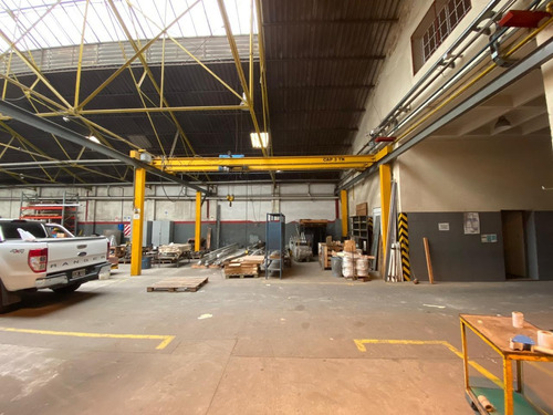 Imagen 6 de 17 de Excelente Galpon En Zona Industrial.- Salida A 2 Calles