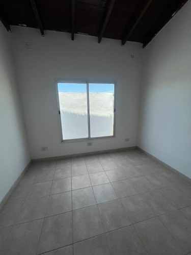 Duplex De 3 Ambientes Con Patio En Lomas Del Mirador