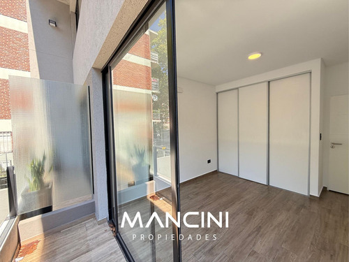 Triplex En Venta De 4 Ambientes - Villa Ballester Centro