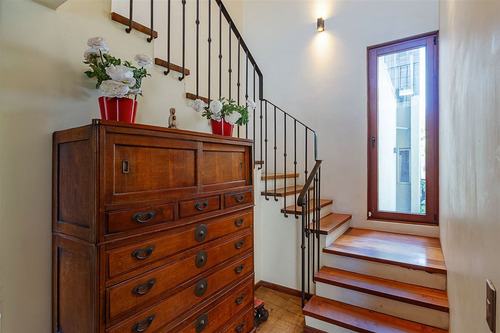 Casa En Venta De 8 Dorm. En Colina