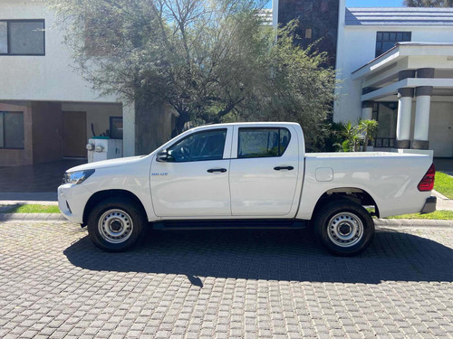 Imagen 5 de 14 de Toyota Hilux 2017 2.7 Cabina Doble Base Mt