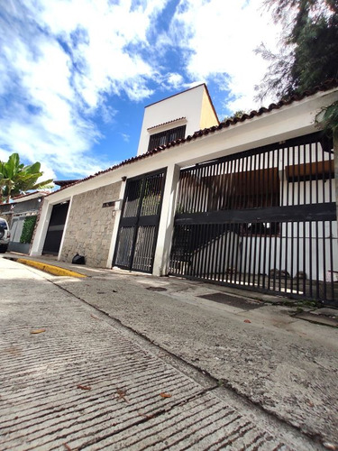 Casa En Venta Con Gran Potencial. Área Para Aprovechar Y Ampliar.