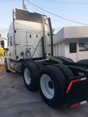 Freightliner Cascadia Dd15 475hp 18 Vel Cab 72 Std., 02 Oc