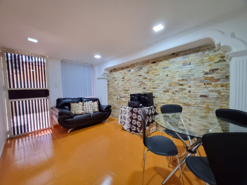 Apartamento En Venta En La Urb La Orquidea, Av. Aragua, Maracay