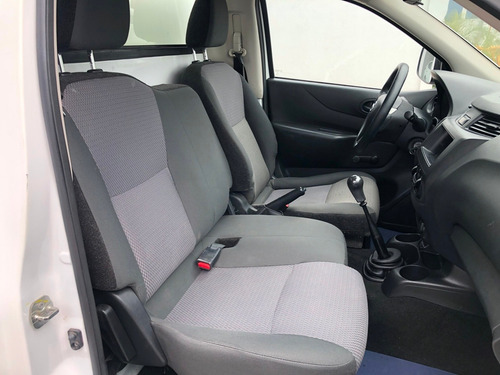 Imagen 9 de 14 de Nissan Np300 Caja Seca A/ac Tm6 2.5l 2018 Iva Credito Financ