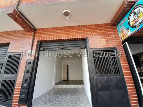 Local Comercial En Alquiler En Barquisimeto Zona Centro Posee 30m2 Con Santamaria Y Todo Lo Basico! Cod 25 6543 Comunicate Soy Gabi Irastorza