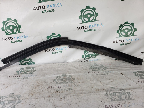 Moldura Ext Parabrisas Izquierdo Jeep Liberty 4x4 3.7 02-07