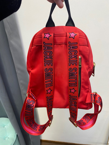 Mochila Dear Jackie Smith Cerca Del Cierre Una Pequeña Manch Rojo Liso (Usado)