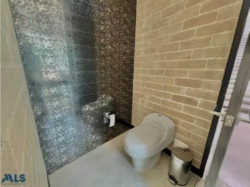 Hermosa Casa Con Energía Solar En Una Ubicación ...(mls#253904)
