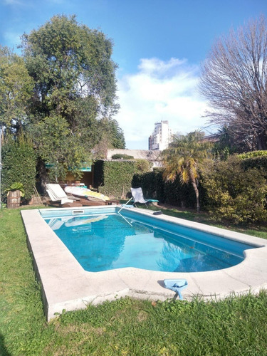 Vende Hermosa Casa 4 Amb Con Parque, Quincho, Pileta Y Cochera 