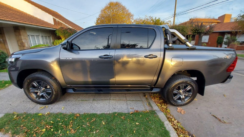 Imagen 3 de 8 de Toyota Hilux 2021 2.8 Cd Sr 177cv 4x4