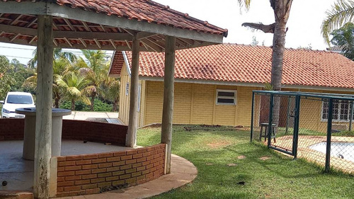 1.500 M², Condomínio Fechado, Casa Em Alvenaria E Piscina !