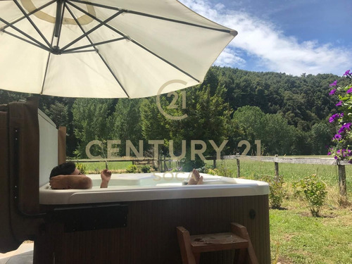 Espectacular Campo Con Aguas Termales