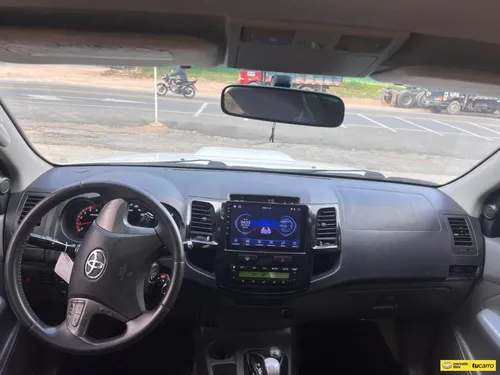 Toyota Hilux Srv