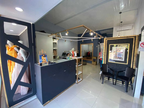 Local Comercial Av Chicureo - Strip Center