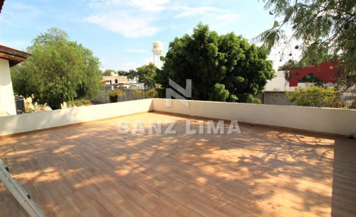 Casco Viejo: Esplendida Casa En Venta Con Bellos Y Generosos Espacios