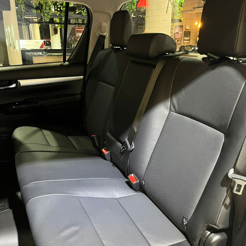 Imagen 10 de 19 de Toyota Hilux 2.8 Cd Srx 177cv 4x4 At