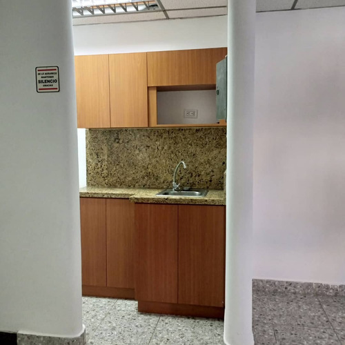 Oficina Con Ubicación Premium En El Centro (lecuna/plaza La Concordia), Ideal Para Tu Negocio.