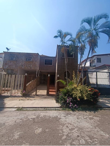  Casa Conj. Res. Los Claveles, Urb. El Bosque. Vende Lino Juvinao