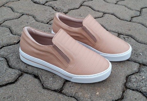 Imagem 2 de 4 de Tênis Slip On Iate Feminino Preto Matelassê Flatform Listra