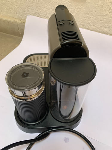 Cafetera Nespresso Citiz & Milk C120 Plateada Plateado (Usado)