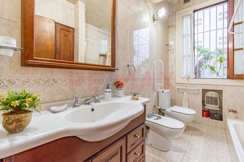 Venta Casa 4 Amb Boedo Cochera, Quincho Y Patio