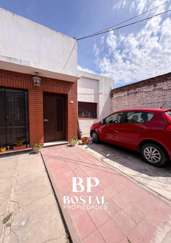 Venta Casa Ph 2 Dorm, 1 B, Entrada P Auto, Patio.