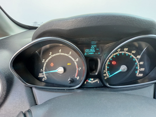 Imagen 12 de 15 de Ford Fiesta 2016 1.6 Se Mt