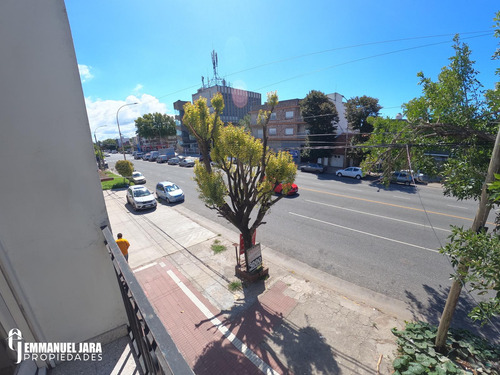 En Alquiler | Ph 4 Ambientes A La Calle