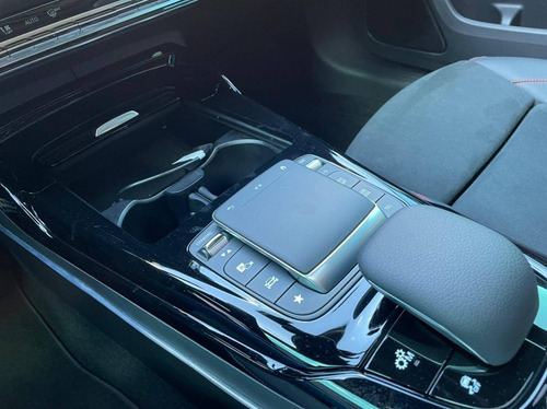 Imagem 8 de 15 de Mercedes-benz A 35 Amg 2.0 Cgi Gasolina Sedan 4matic 7g-dct