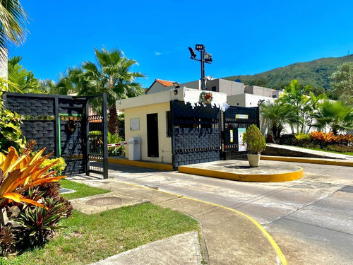 En Venta Townhouse En Tazajal, Conjunto Residencial Alto De Monte Alegre, Naguanagua - Estado Carabobo - Venezuela / Emer