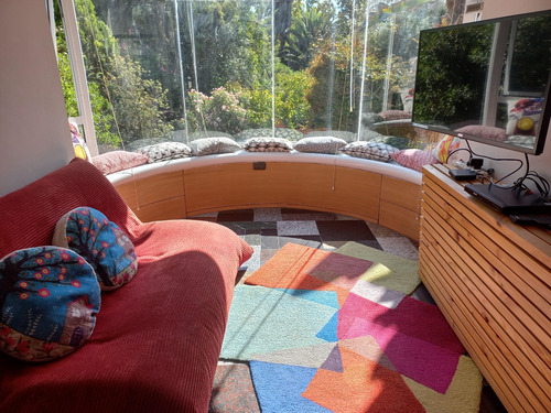 Casa De Arquitectura Única Y Preciosos Jardines Y Entorno