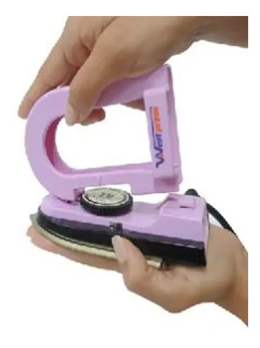 Imagem 2 de 3 de Mini Ferro De Viagem Portátil Baby Rosa Westpress Bivolt W77