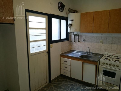 Imagen 4 de 10 de Casa Ph 2 Ambientes Venta Castelar Centro
