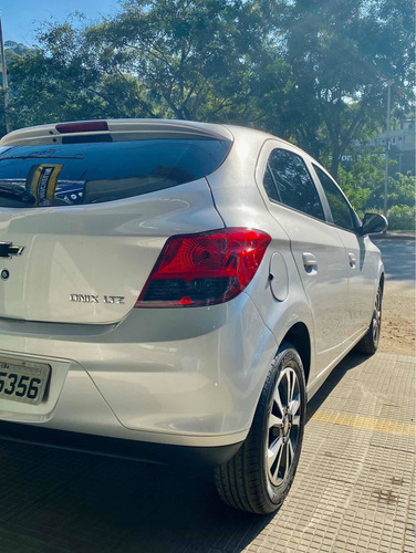 Imagem 8 de 9 de Chevrolet Onix 2016 1.4 Ltz 5p