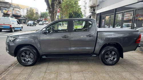 Imagen 8 de 17 de Toyota Hilux Sr 4x2 2022 Durzo Automoviles