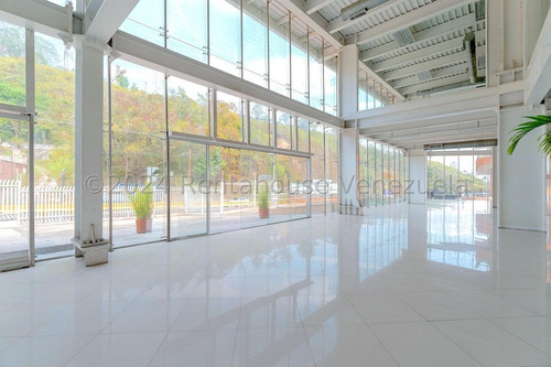Edif Comercial En Venta Ideal Para Sede Coorporativa (show Room,depositos,oficinas) Fabricantes De Vehiculos,maquinas,equipos De Construccion.el Mejor De La Panamericana 24-26612gm