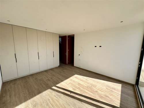 Casa En Venta De 3 Dorm. En Las Condes