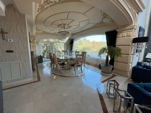 Casa En Venta En Hacienda De Valle Escondido