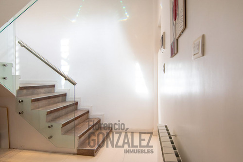 Casa 4 Amb. Con Terraza Quincho Y Parrilla En Barrio Naon