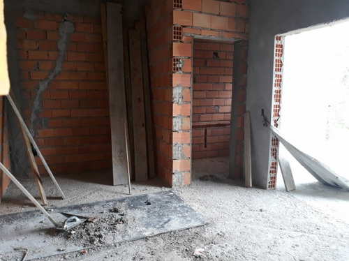 Belíssimo Sobrado Com 03 Suites, Sendo Uma Com Sacada, Livre De Enchente Em Loteamento Na Escola Agrícola. - 35711268v